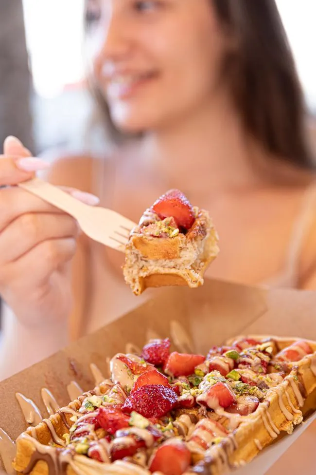 Tasting a Chanté waffle